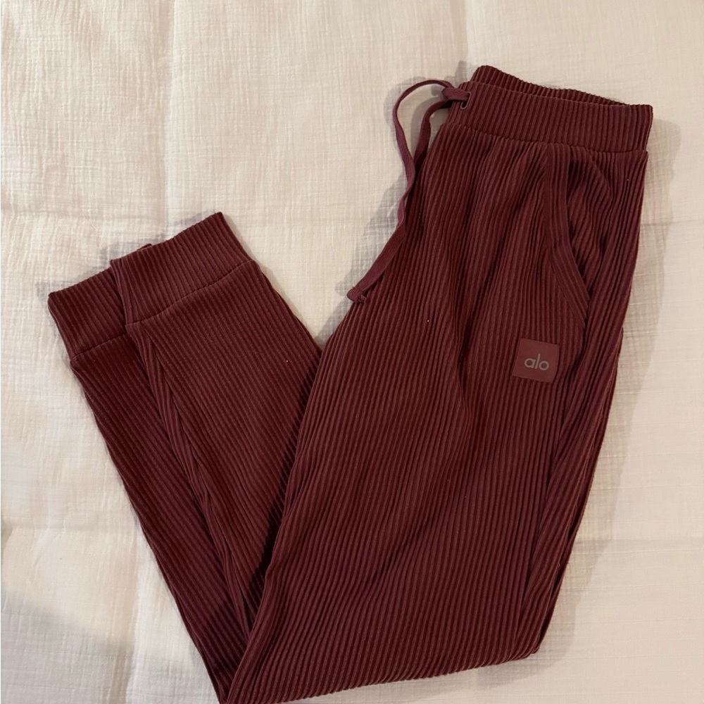 ALO Yoga Ribbed Bottoms in Burgundy